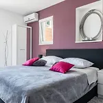 Апартаменты Luxury With Private Heated Pool Шибеник
