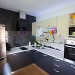 Luxury With Private Heated Pool Апартаменты Шибеник
