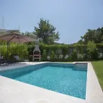 Luxury With Private Heated Pool Апартаменты *