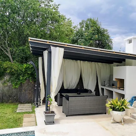 דירה Luxury With Private Heated Pool שיבניק