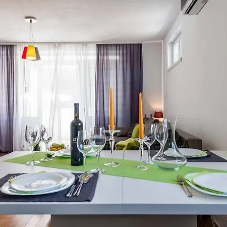 Luxury Apartment With Private Heated Pool *