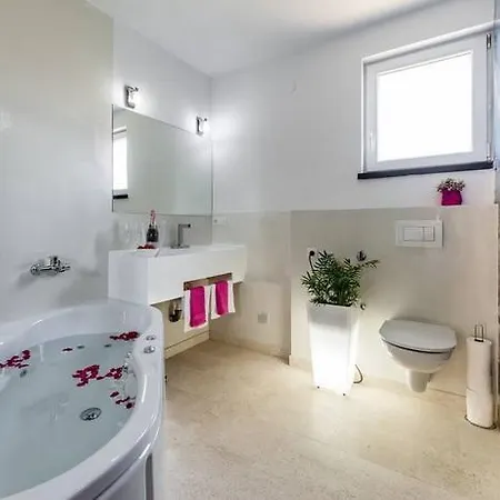 Luxury With Private Heated Pool Lägenhet Šibenik