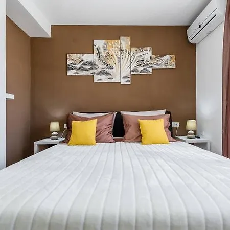 Luxury Apartment With Private Heated Pool *