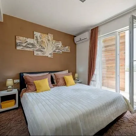 Apartment Luxury Apartment With Private Heated Pool *