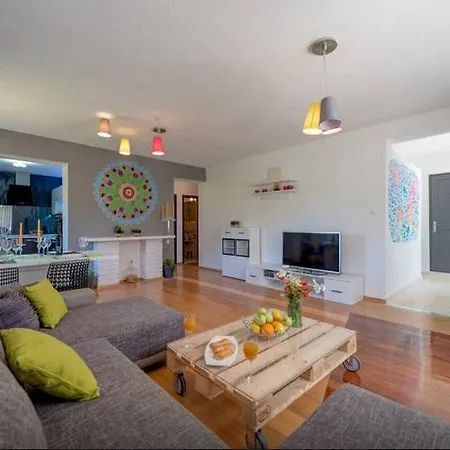 Luxury Apartment With Private Heated Pool *