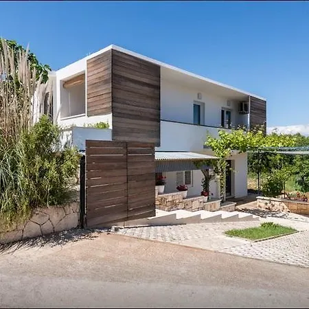 Luxury With Private Heated Pool Apartmán *