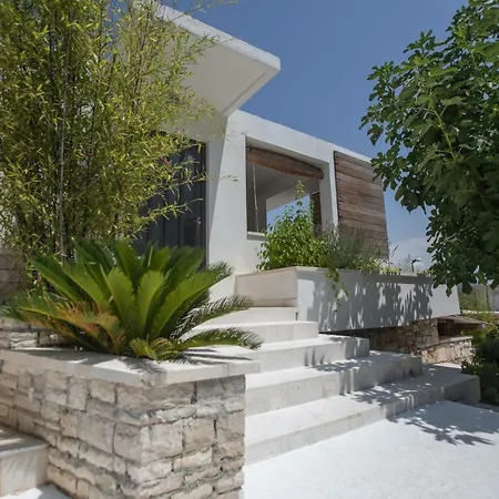 Luxury With Private Heated Pool שיבניק