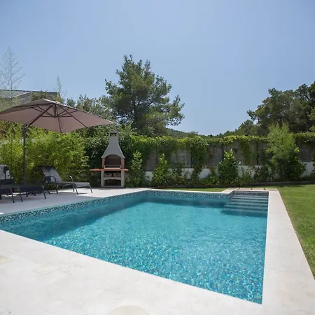 Luxury With Private Heated Pool Apartmán *