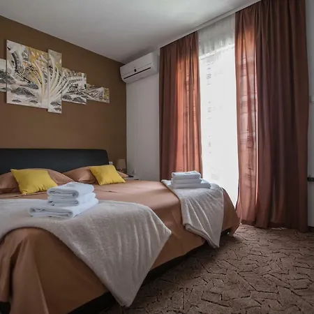 Luxury Apartment With Private Heated Pool