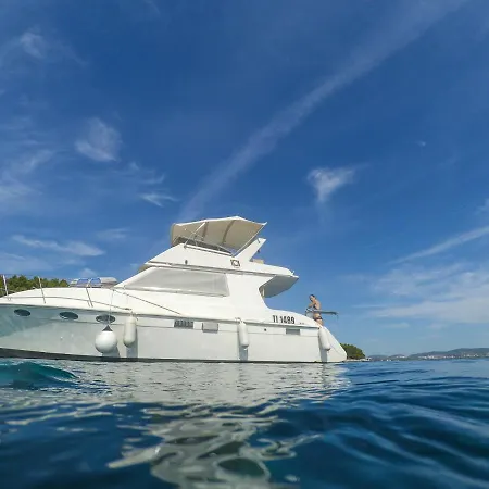 Luxury With Private Heated Pool Lägenhet