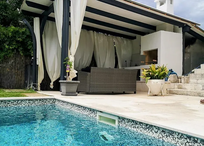 Luxury With Private Heated Pool Appartamento Šibenik