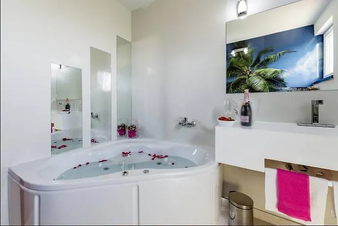 Appartamento Luxury With Private Heated Pool