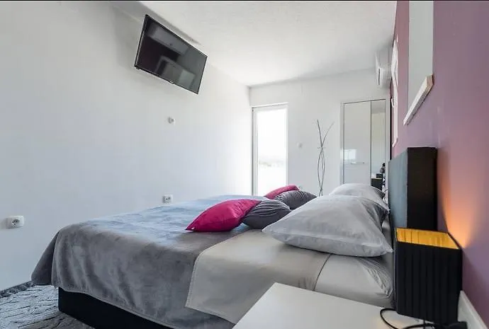 Luxury With Private Heated Pool Appartamento *