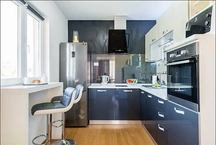 Luxury With Private Heated Pool דירה שיבניק