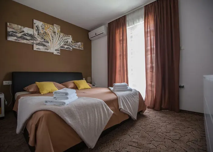 Luxury With Private Heated Pool