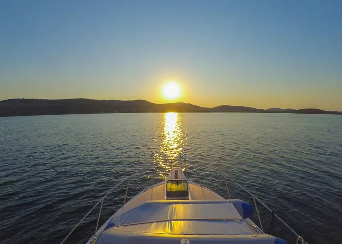 Luxury With Private Heated Pool דירה *