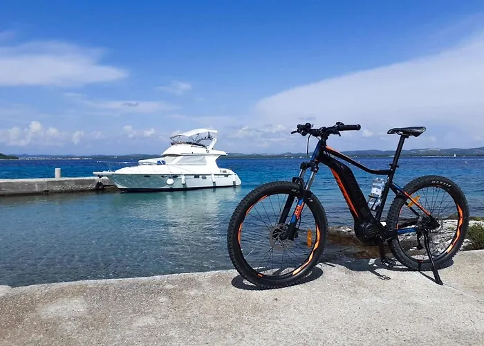 Luxury With Private Heated Pool דירה שיבניק